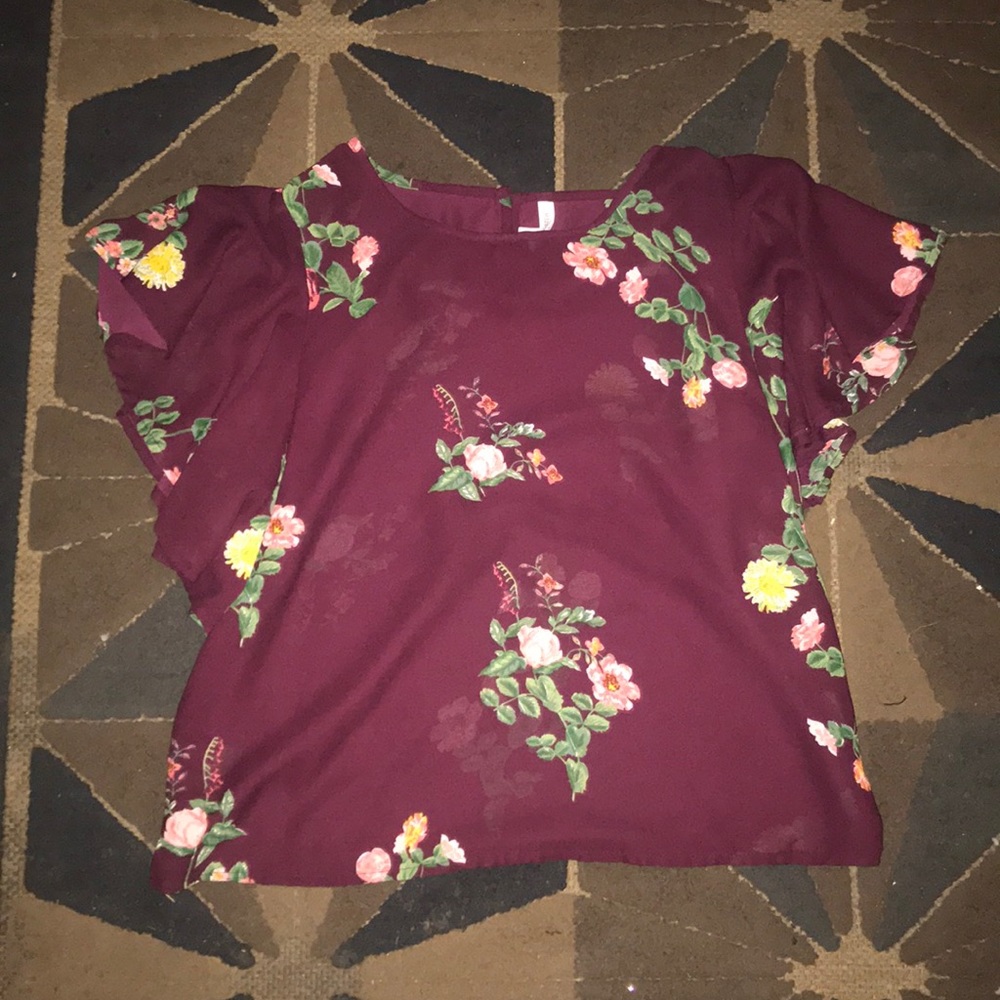 Ruffled sleeves shirt